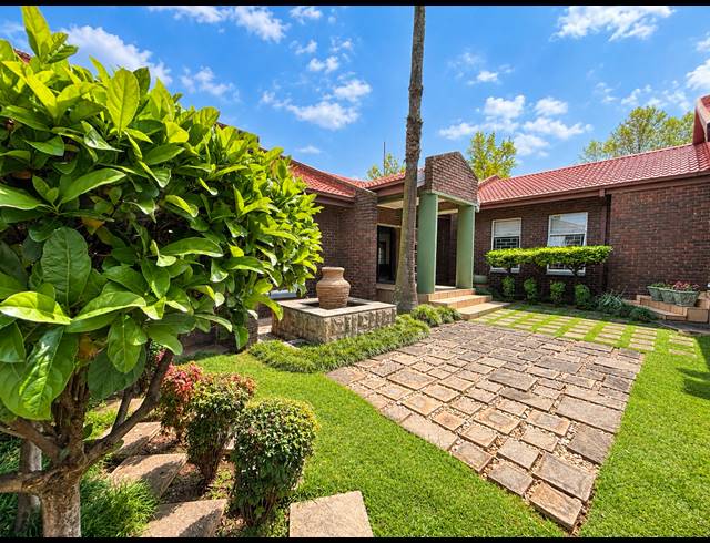4 BEDROOM HOUSE FOR SALE IN THREE RIVERS EAST